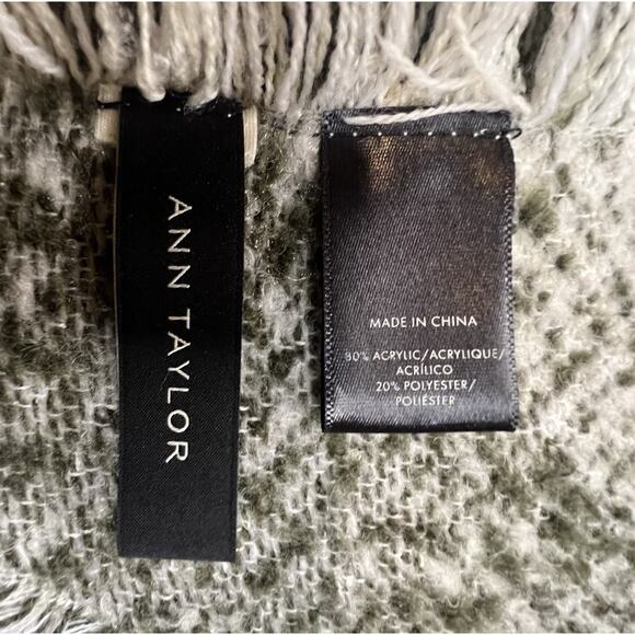 Ann Taylor Herringbone Shawl Wrap Fringe 117.5x26.5 Gray Cream - Picture 5 of 5